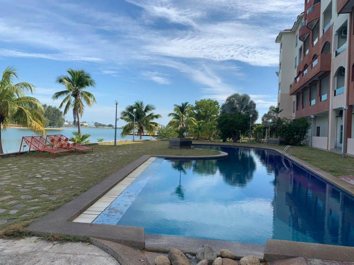 Glossy Marina Homestays Lumut Exterior photo