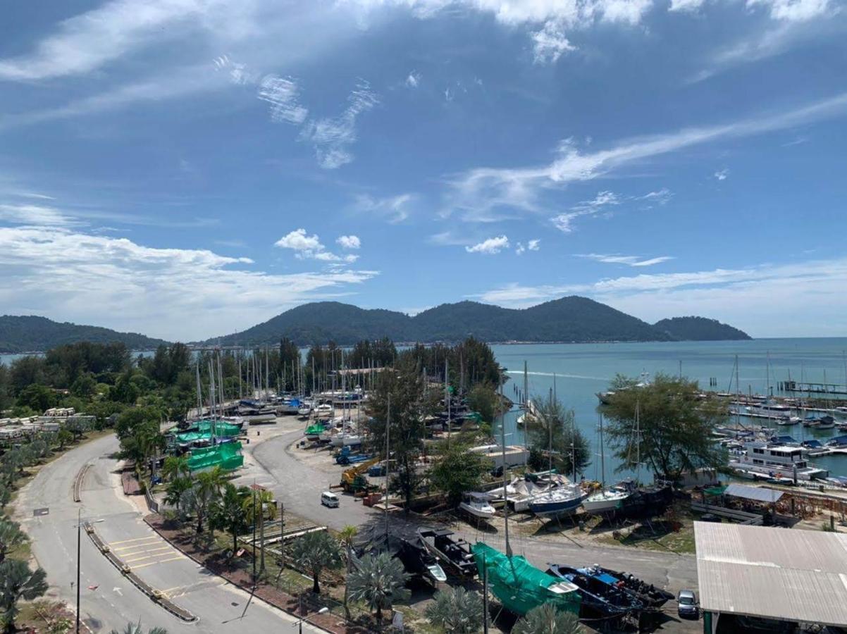 Glossy Marina Homestays Lumut Exterior photo