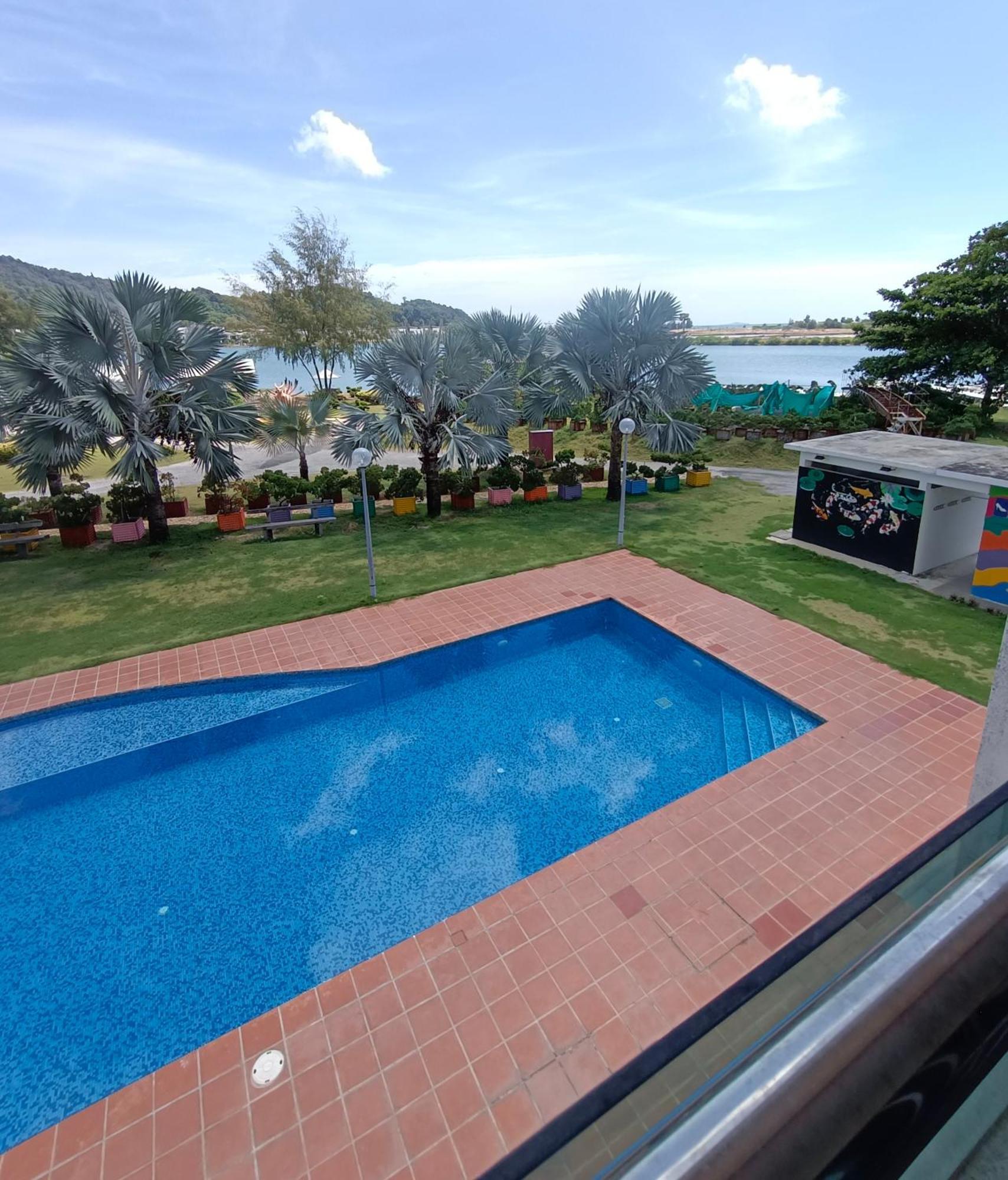 Glossy Marina Homestays Lumut Exterior photo