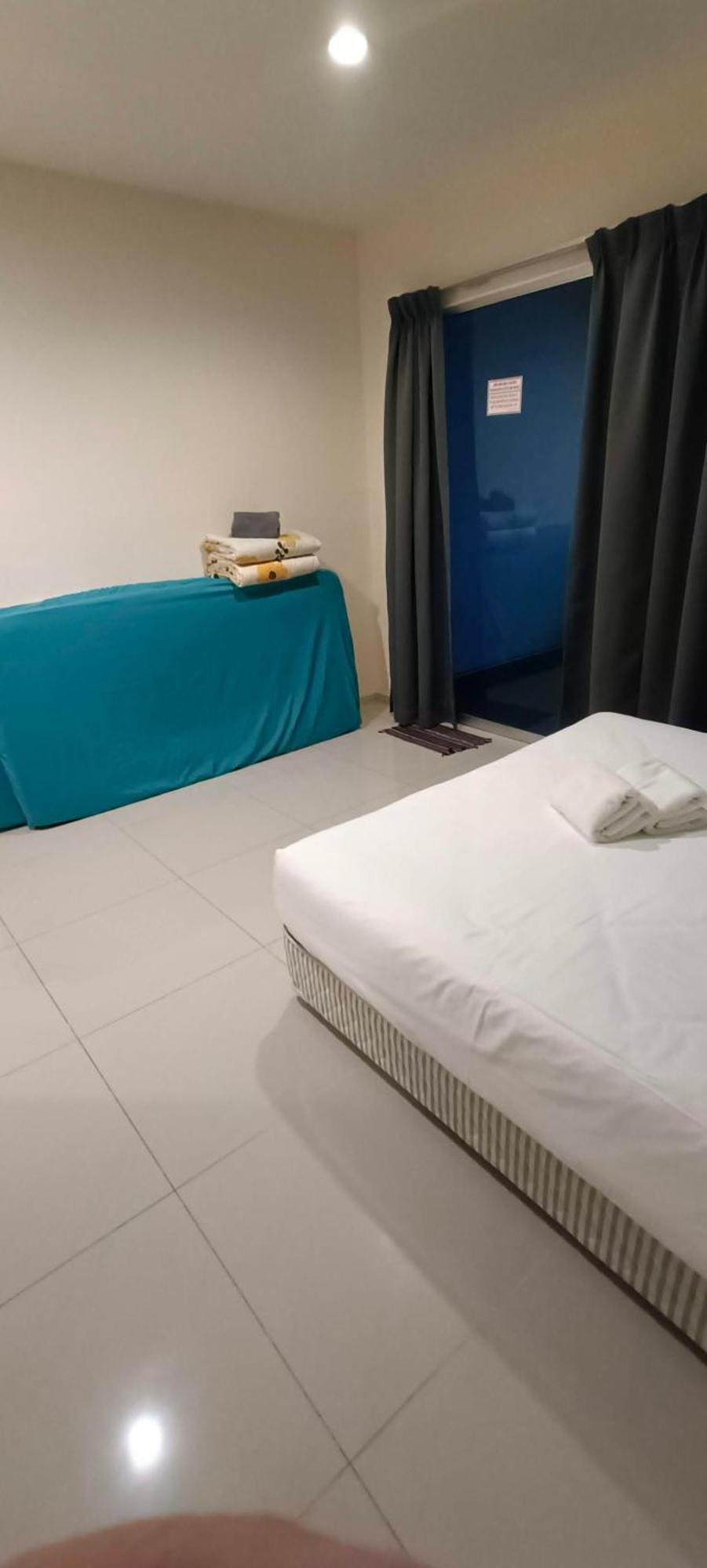 Glossy Marina Homestays Lumut Exterior photo