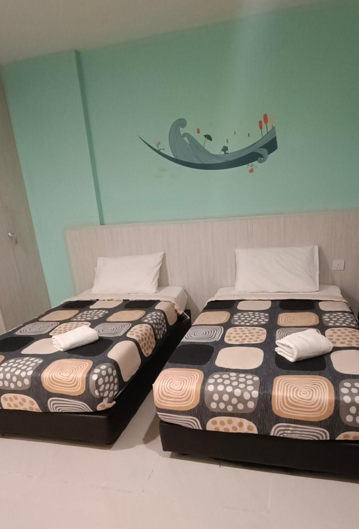 Glossy Marina Homestays Lumut Exterior photo